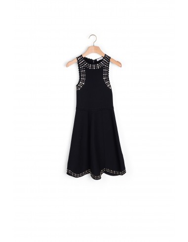 Robe courte en maille ornée de studs en stock